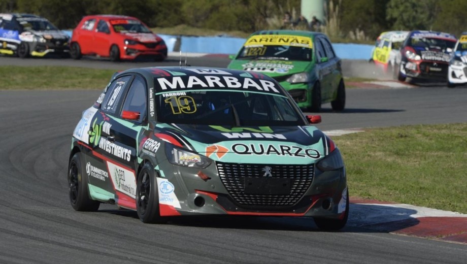 Luciano Farroni, con el Peugeot 208 del JMoreiro Sport, busca seguir siendo protagonista. 