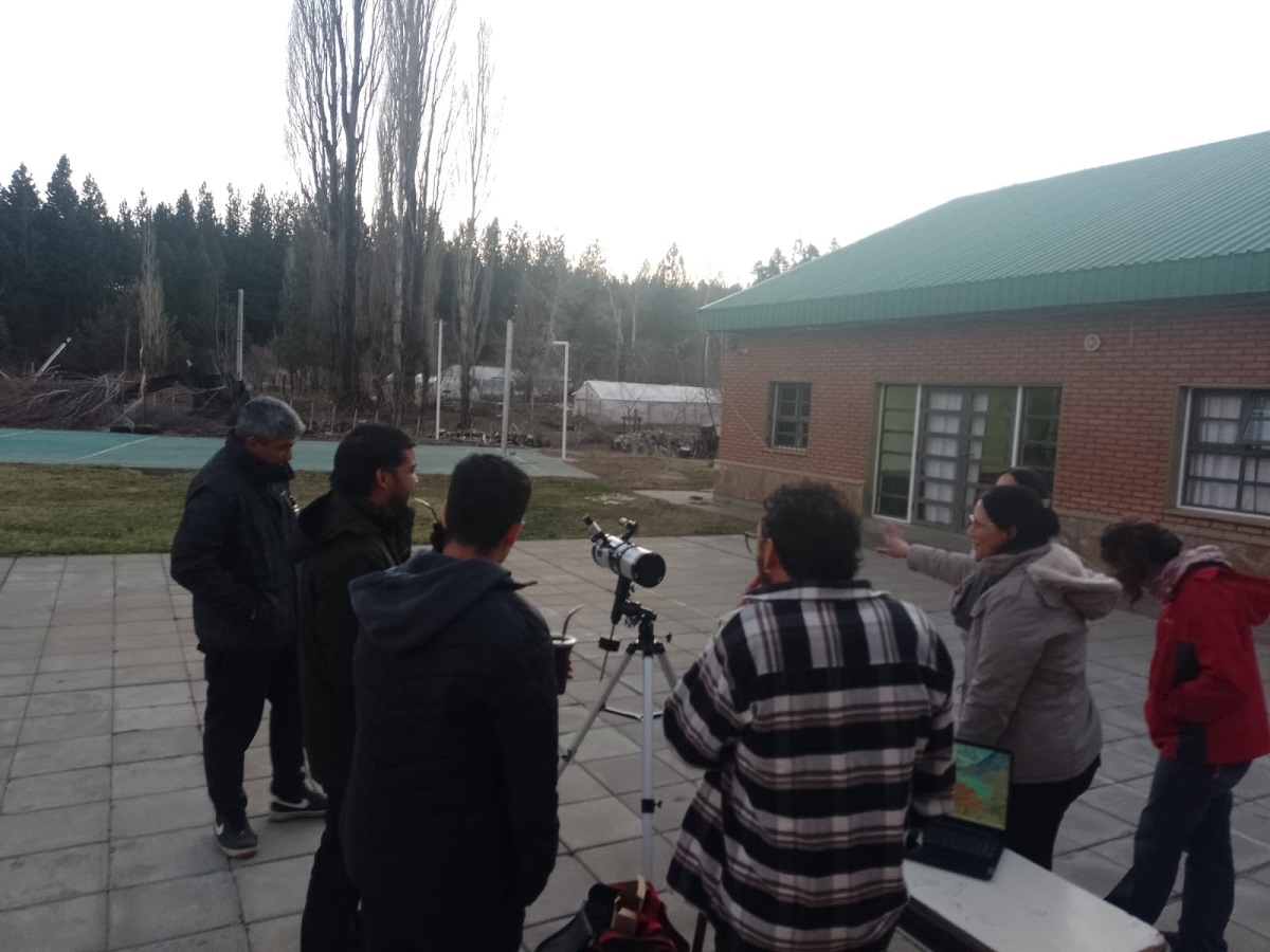 Ciencia y astronomía se fusionan en las plazas del norte neuquino