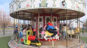 La calesita municipal se consolida como un clásico de las vacaciones de invierno en Neuquén