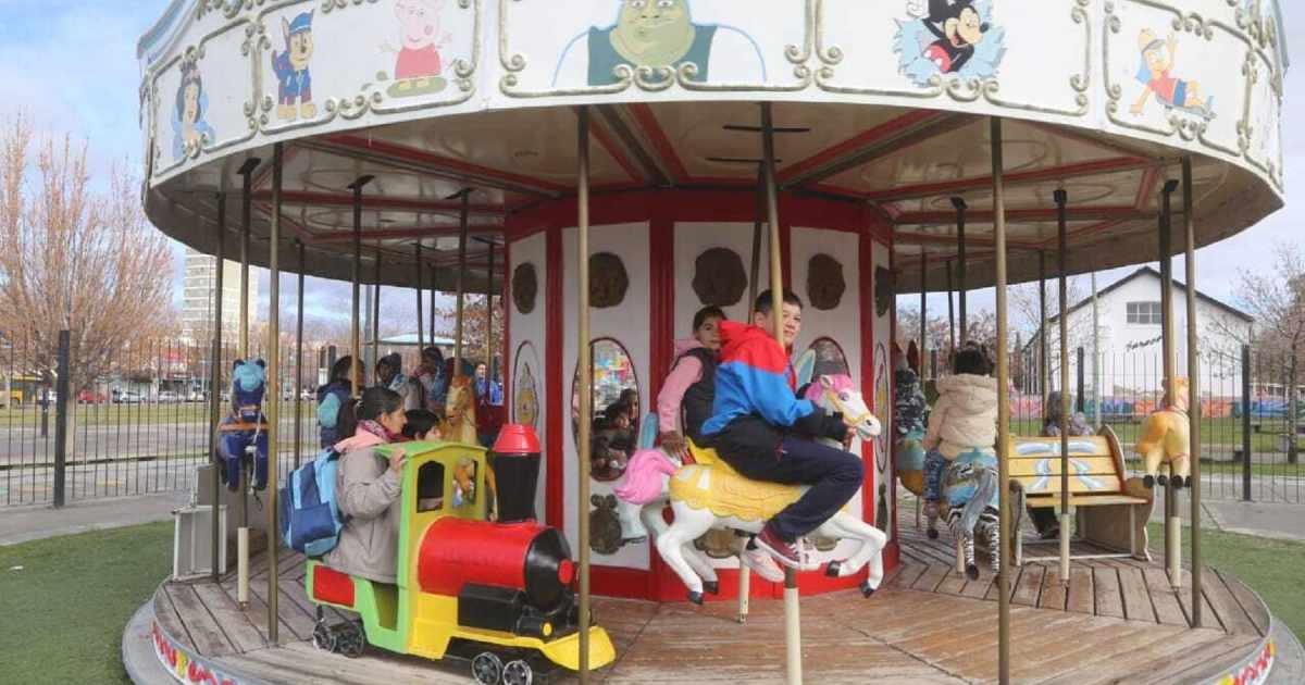 La calesita de Neuquén se afianza como un ícono de las vacaciones invernales