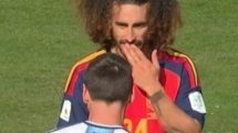 Imagen de ¿Era para roja? El momento en que Cucurella se tapa la boca para hablarle a Messi