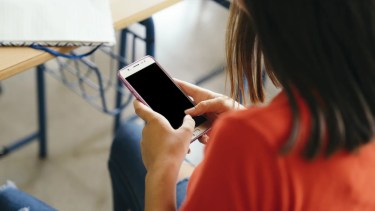 ¿Funciona la «Pausa Digital»? Río Negro difundió los primeros resultados del uso de celulares en las escuelas