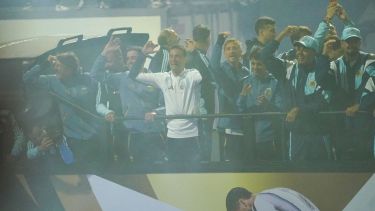 «Gracias»: la Selección Argentina llegó al país tras el Mundial 2026 y una multitud los recibió en Ezeiza