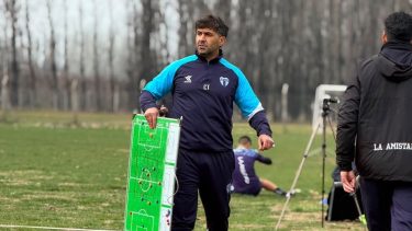 Mario Martínez asumió como técnico de La Amistad: «El grupo está muy comprometido»