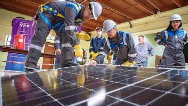 Fundación YPF lanzó una nueva convocatoria para capacitarse gratis en oficios de la industria energética: cómo anotarse