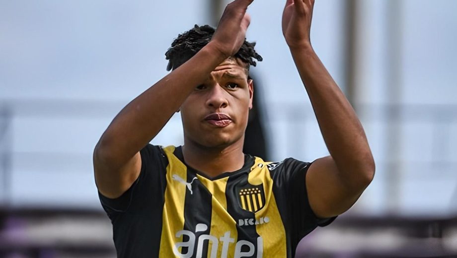 Durante su prueba en Riestra, el jugador uruguayo quedó en el ojo de la tormenta. 