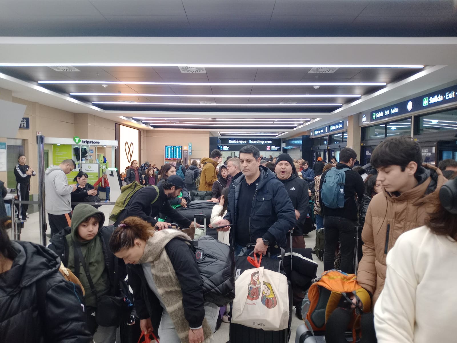 Se reanudaron los vuelos en Bariloche tras la nevada que paralizó el aeropuerto