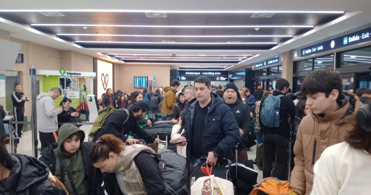 Se reanudaron los vuelos en Bariloche tras la nevada que paralizó el aeropuerto