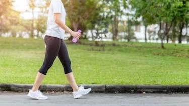 Caminar 30 minutos o hacer 10.000 pasos: qué dice la ciencia sobre cuál de las dos opciones aporta más beneficios
