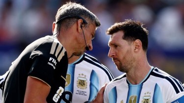 El árbitro de la final del Mundial rompió el silencio y habló de su charla con Messi
