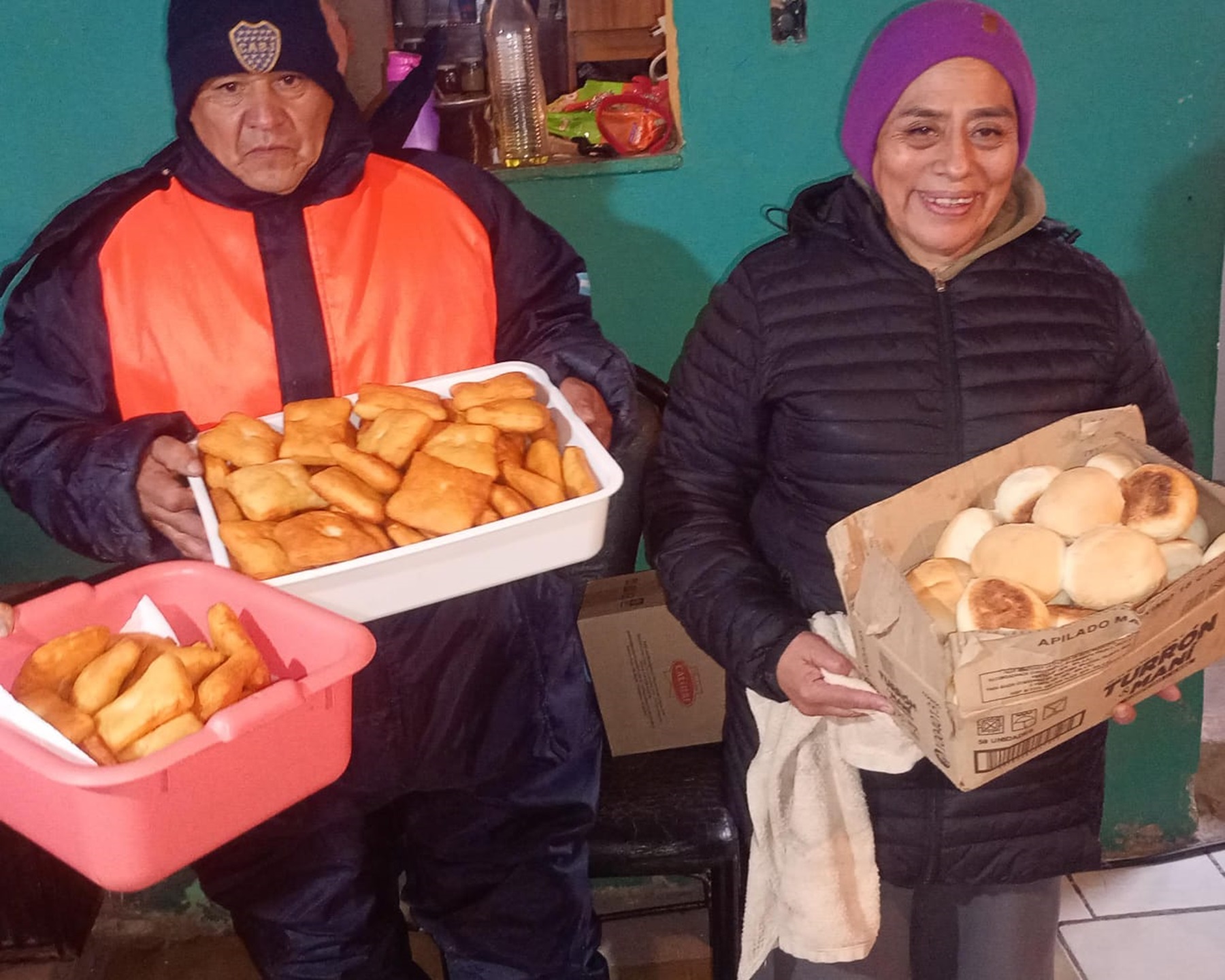 Camioneros varados en Zapala recibieron donaciones de comida