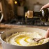 Imagen de Por qué los cocineros recomiendan agregar aceite de oliva al puré de papas y cómo hacerlo correctamente