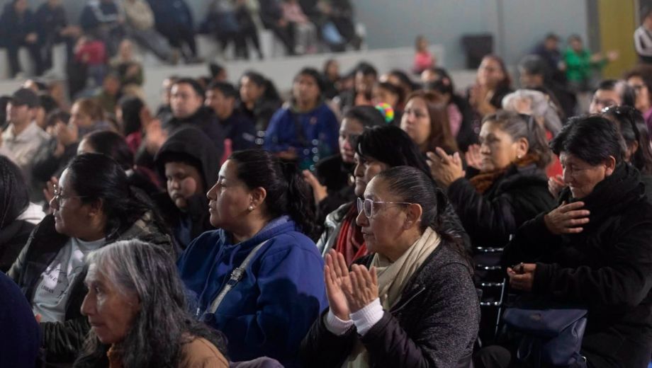 Viedma destinó 77 millones al programa Acompañar en Viedma. La iniciativa alcanzó a un centenar de familias para la mejora edilicia de sus casas. Foto: gentileza
