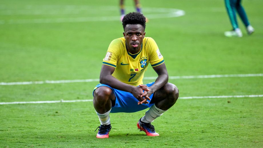 La desolación de Vinicius Junior tras caer por 2-1 ante Noruega y despedirse del Mundial 2026. (Foto: AFP)