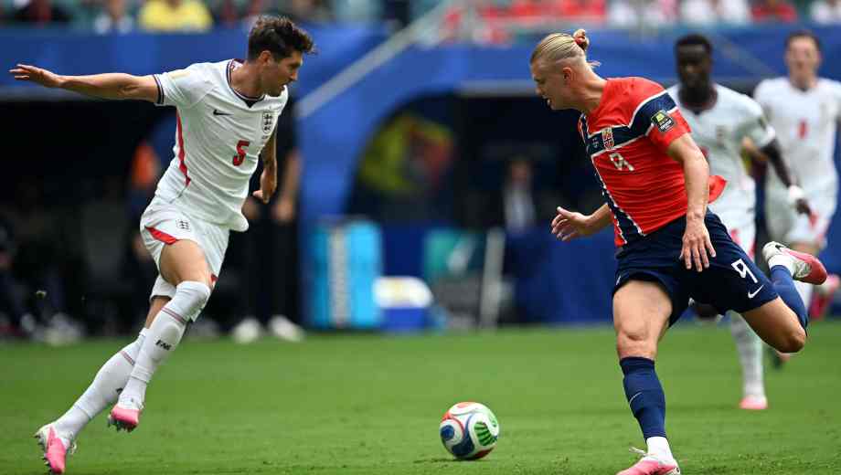 Inglaterra y Noruega se miden en Miami por una lugar en las semifinales. (Photo by MAURO PIMENTEL / AFP)