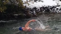 Imagen de Del Nahuel Huapi al Mundial: la nadadora que desafía el agua helada en plena nevada