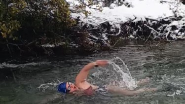 Del Nahuel Huapi al Mundial: la nadadora que desafía el agua helada en plena nevada