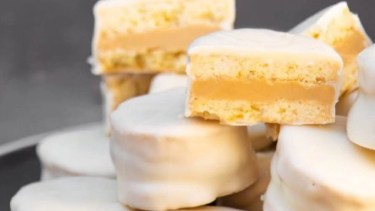 El bocado dulce que siempre hay que tener a mano: alfajores de chocolate blanco y maní