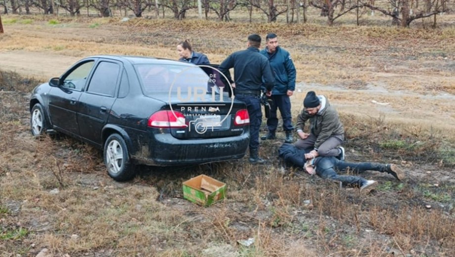 Persecución de película en Allen: un policía fue arrastrado 400 metros por un conductor que intentó escapar