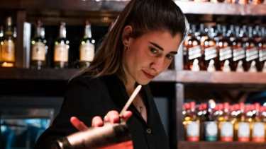 El desafío de la bartender Ani Barbosa en las barras de los eventos top de Bariloche