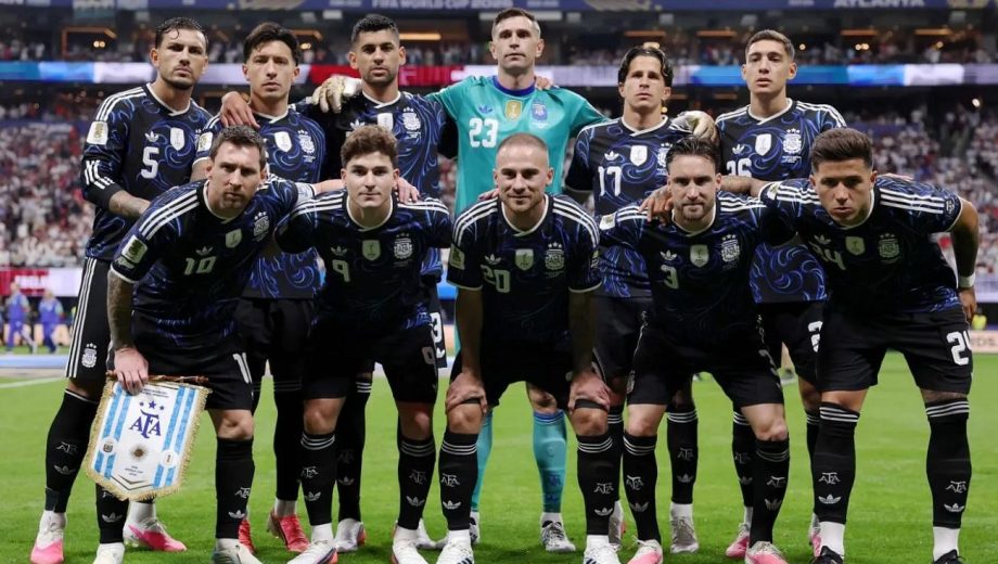 Argentina usó la azul en la heroica victoria ante Inglaterra, pero cambiará para la final.