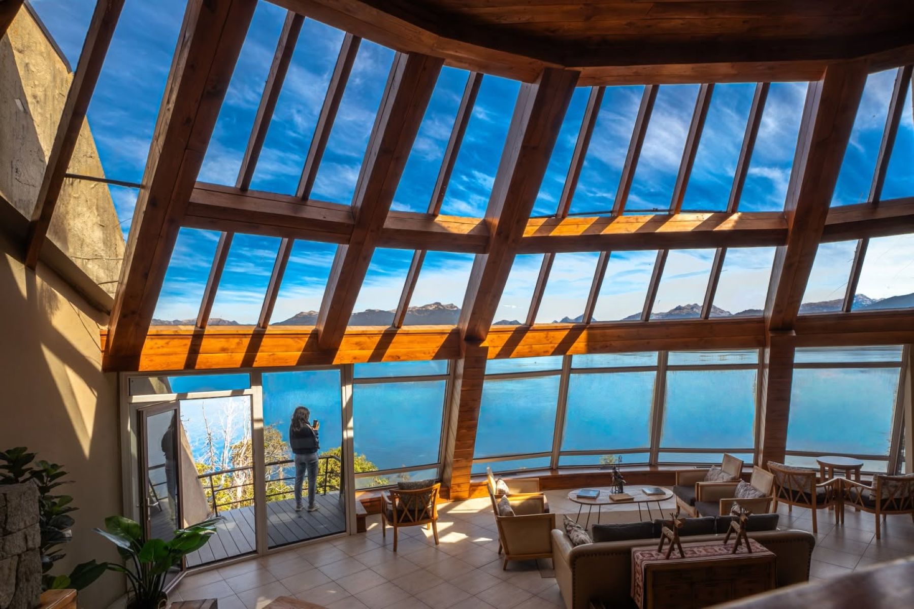 Un hotel de lujo renace en Villa la Angostura