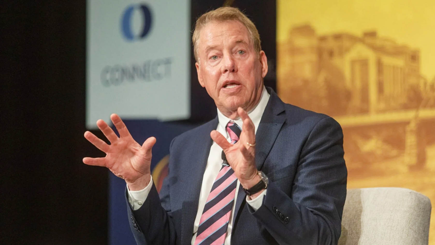 Bill Ford destaca la necesidad de competir con China en la industria automotriz