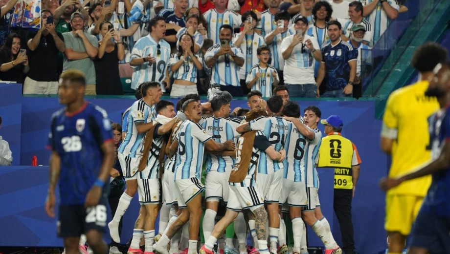 Argentina sufrió mucho y le ganó a Cabo Verde 3 a 2 en el alargue para pasar a octavos de final. (Foto: Juano Tesone - Clarín Fotografía)
