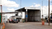 Imagen de Evitá multas y demoras: qué alimentos no podés traer en el auto si viajás a la Patagonia este invierno 2026