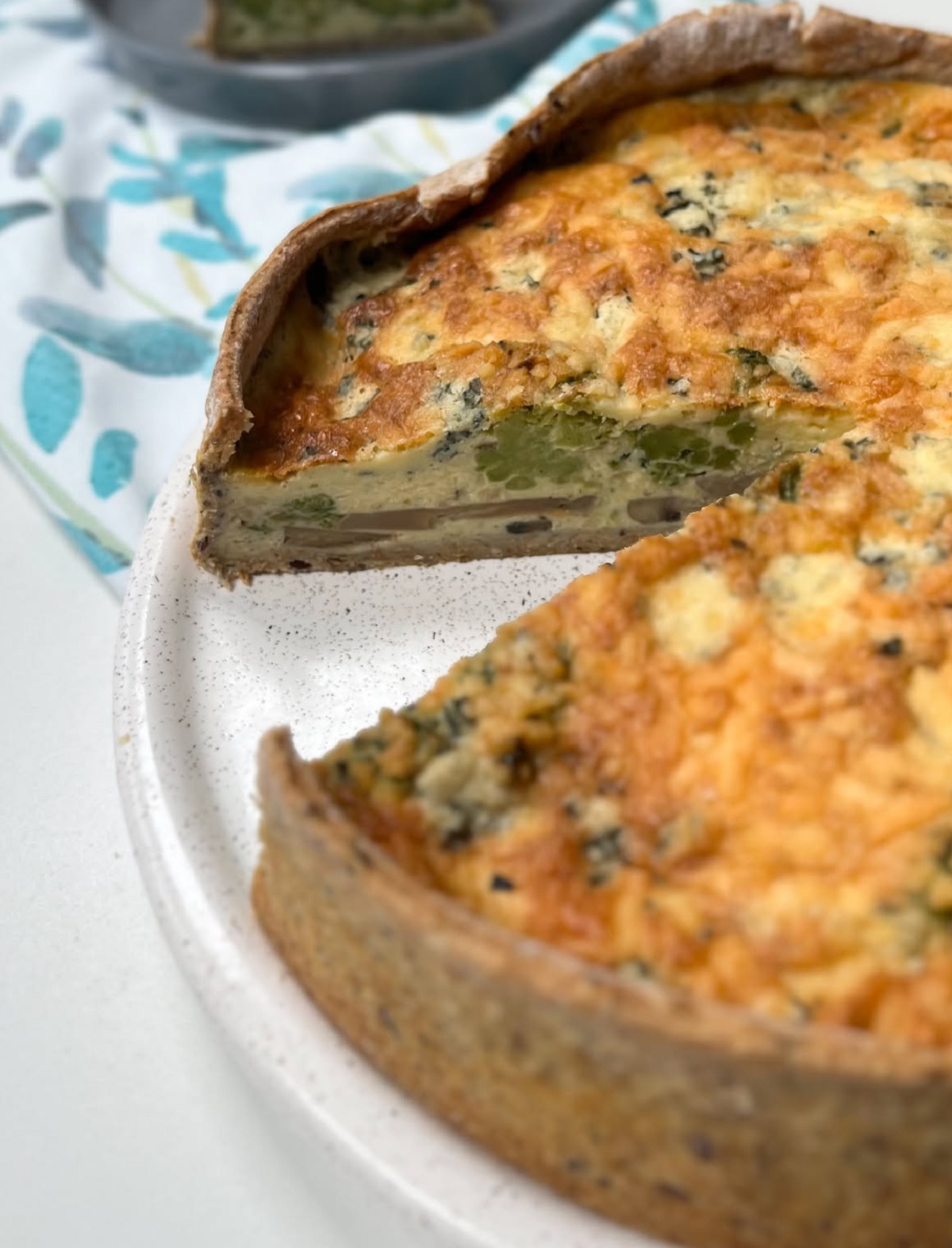 Receta fácil de tarta integral de brócoli y queso azul