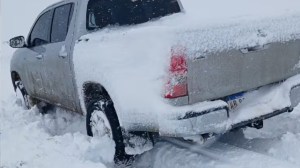 “Nos manejamos con lo que había”: el relato de la pareja que pasó 44 horas atrapada por la nieve en una ruta de la Patagonia