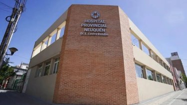 Un joven en grave estado luego de caer desde un techo de un depósito de Neuquén