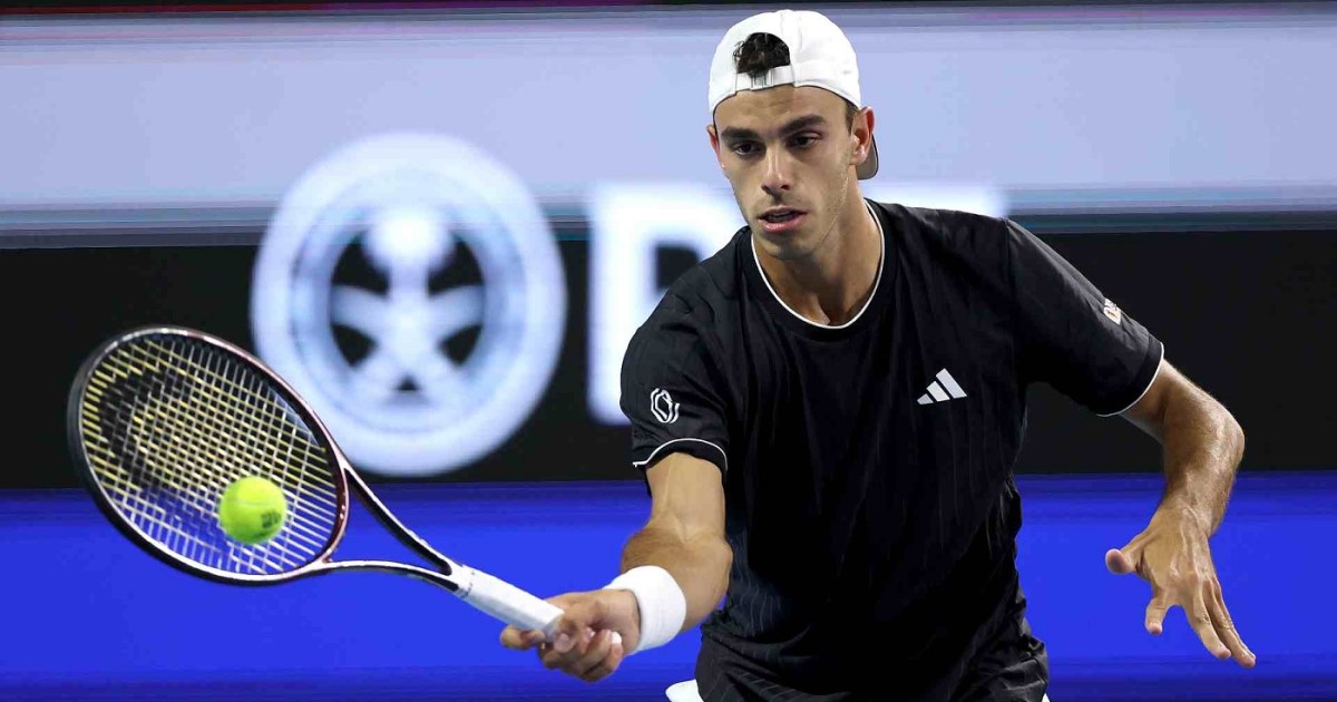 Cerúndolo avanza a cuartos de final en Los Cabos tras un final sorpresivo