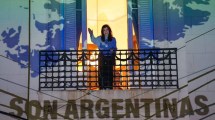 Imagen de Causa Vialidad: embargan el departamento en San José 1111 donde Cristina Kirchner cumple el arresto domiciliario
