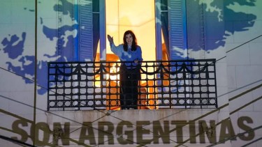 Causa Vialidad: embargan el departamento en San José 1111 donde Cristina Kirchner cumple el arresto domiciliario
