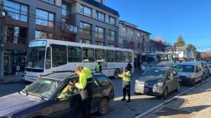 Un conductor atropelló a un inspector de tránsito en Bariloche y se dio a la fuga