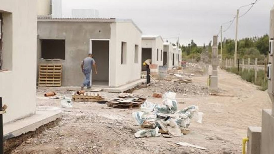 Las cooperativas de viviendas es uno de los tantos rubros de la economía regional.