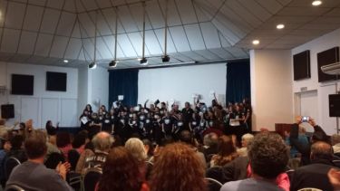 Coro de la UNCo: las voces se alzan por los que menos tienen en un concierto solidario