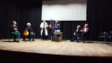 “Pacientes en espera”, la rutina de un consultorio y un semillero de historias que brotará en Neuquén