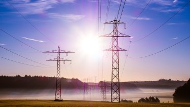 Junio marcó un nuevo escenario para el mercado eléctrico: demanda estable y precios en alza  