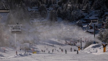Cómo la nieve técnica salvó por segunda vez la temporada de invierno en Bariloche