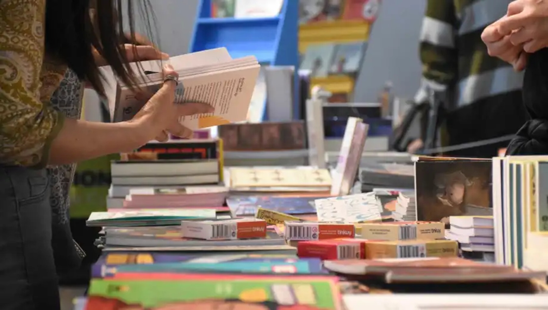 Presentan grilla de escritores para la Feria del Libro 2026 en Roca