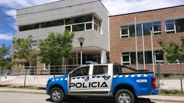 Revocan la prisión domiciliaria al responsable de un crimen Picún Leufú: intentó escaparse en auto antes de recibir su condena