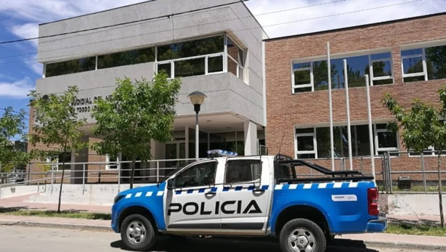 Revocan la prisión domiciliaria al responsable de un crimen Picún Leufú: intentó escaparse en auto antes de recibir su condena