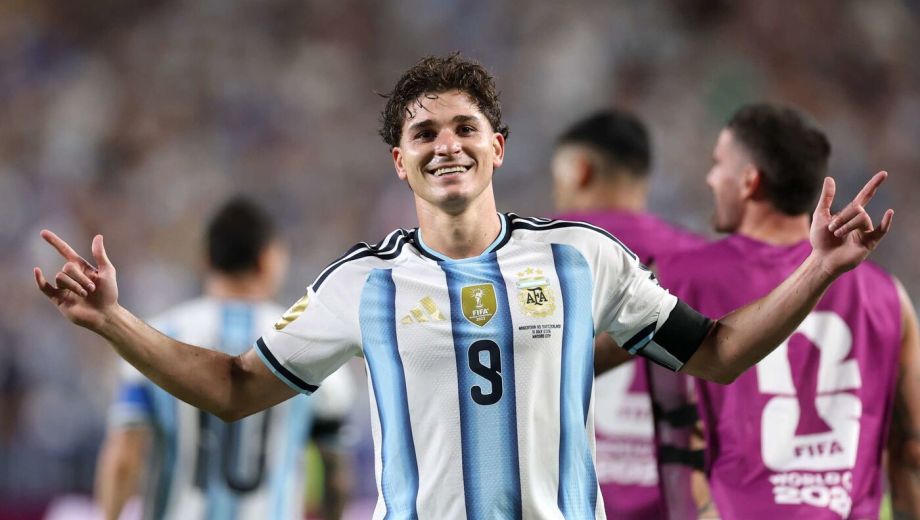 Julián fue el héroe ante Suiza en cuartos de final con un golazo para anotar el 2-1.