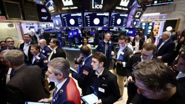 El riesgo país perforó un nuevo mínimo desde 2018 este jueves 2, mientras los ADRs suben casi 4%