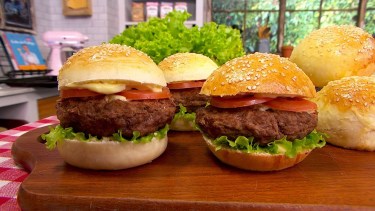 Hamburguesas caseras: la receta fácil y jugosa para hacer 10 medallones y guardar en el freezer