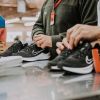 Imagen de Cierra la última planta que fabricaba zapatillas de Adidas y Nike en Argentina: despiden a 150 trabajadores