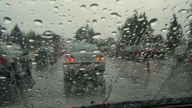 Cortan rutas por la alerta roja por lluvias en Neuquén: los sectores afectados por el temporal este miércoles 8