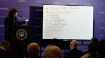 Imagen de Con la mira en la emisión y el «shutdown», Javier Milei detalló ante sus legisladores la reforma del Banco Central